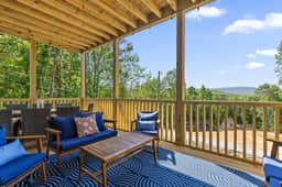 Chatt Vistas-2bd2ba- HotTub - Lux Shower - Patio - Sleeps 6+