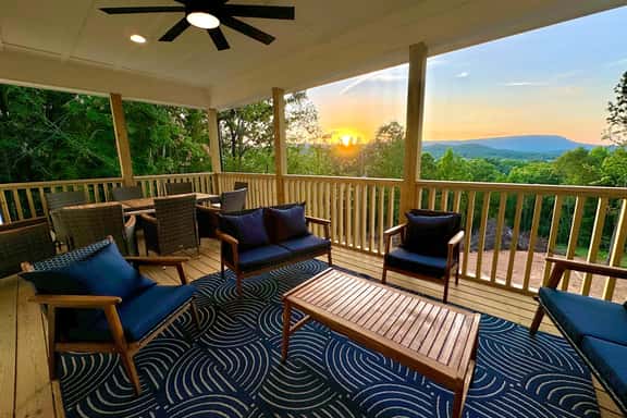 Chatt Vistas|2bd2ba|Views of Lookout|Patio|5min2TN|Sleeps6+ - Image 1