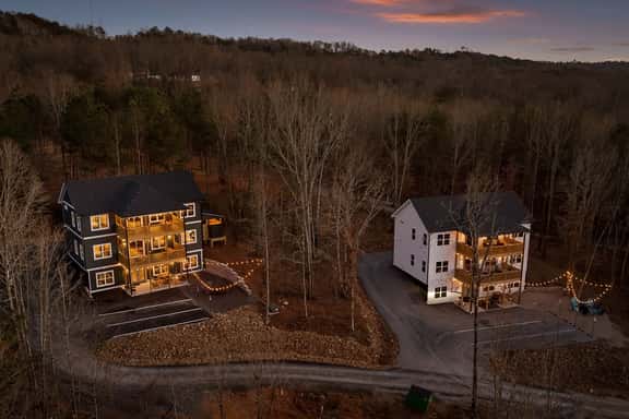 ChattVistas|THREECabins|18BR|Pool|Plgrnd|HotTubs|50+ - Image 1