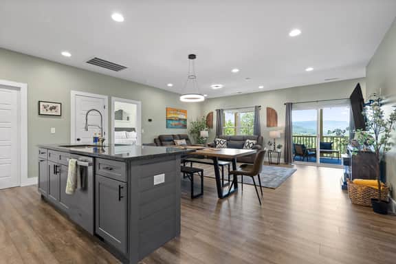 Chatt Vistas-4bdr-2Units-ViewsofLookoutMtn-HotTub-Slps 12+