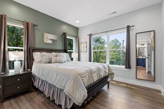 Chatt Vistas-2bd2ba- HotTub - Lux Shower - Patio - Sleeps 6+