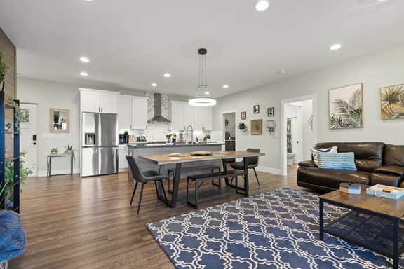 Chatt Vistas-2bd2ba- HotTub - Lux Shower - Patio - Sleeps 6+