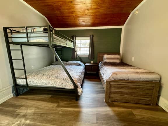 Chatt Vistas Oasis-3bdrm-5m to TN-Pool-Deck-BBQ-FirePit