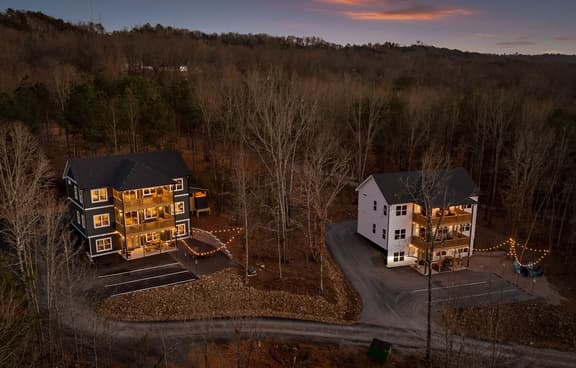 ChattVistas|TWOCabins|12BR|HotTubs|Pool|Plgrnd|30+ - Image 1