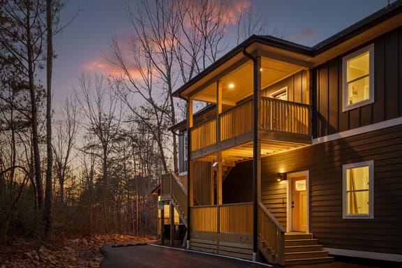 ChattVistasNEW|4bdr|2Units|Hot Tub|Sleeps 12+ - Image 1